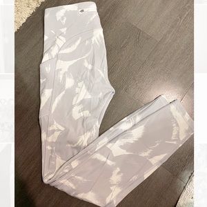 Lulu Grey and White Leggings Size 6